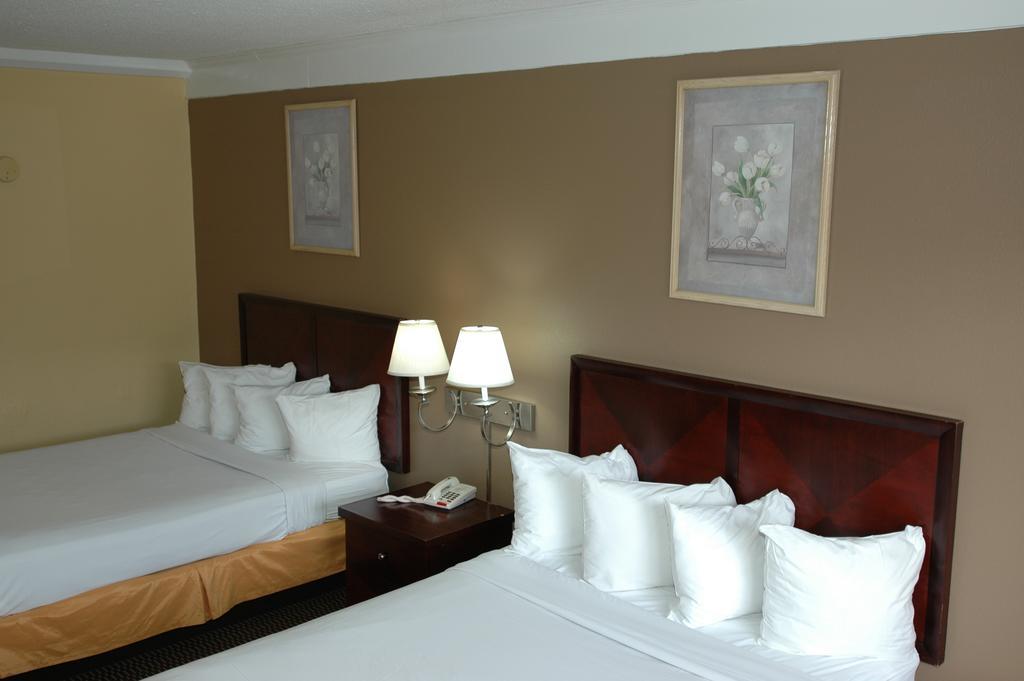 Ambassadors Inn & Suites Virginia Beach Exterior photo