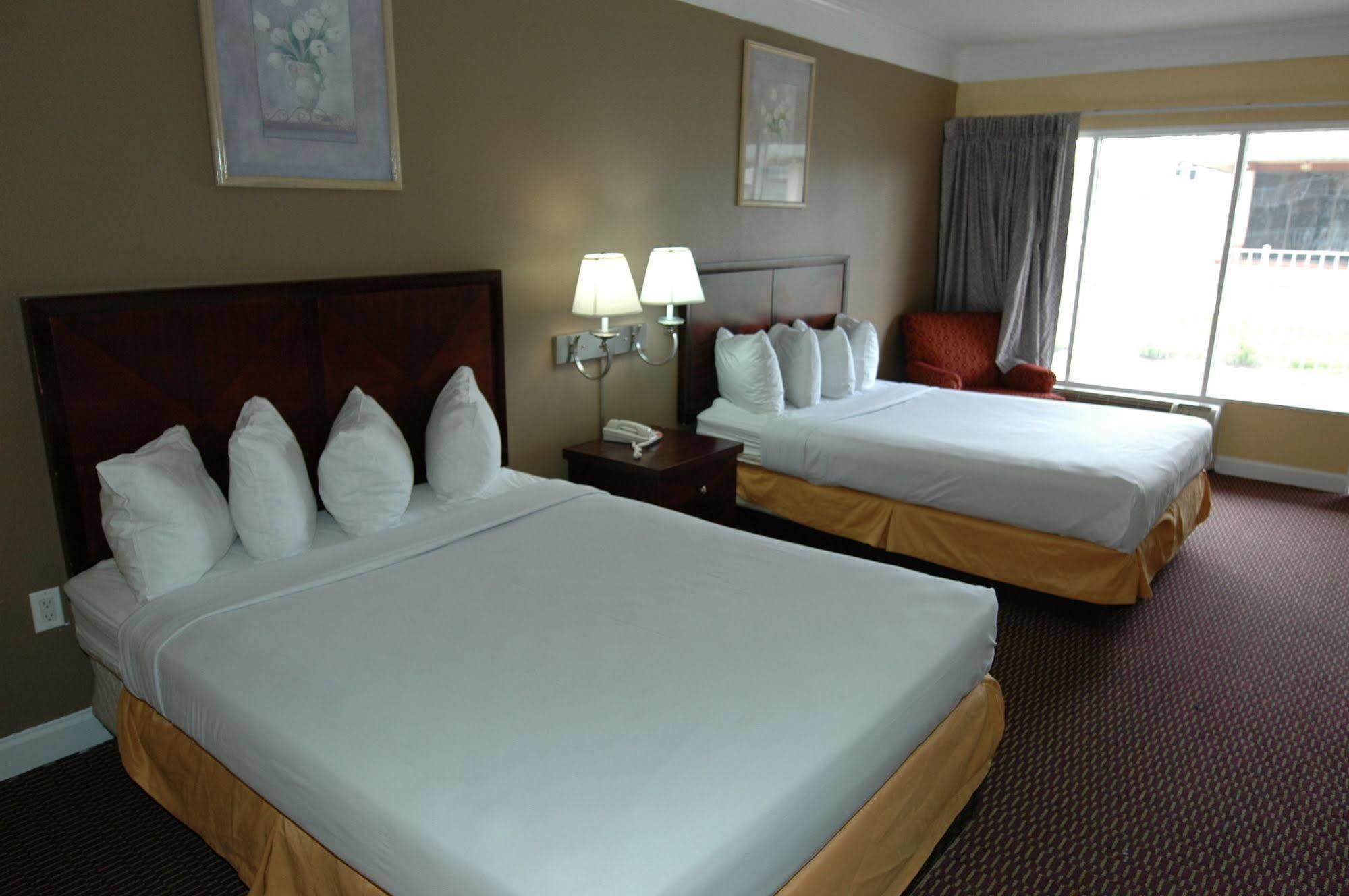 Ambassadors Inn & Suites Virginia Beach Exterior photo