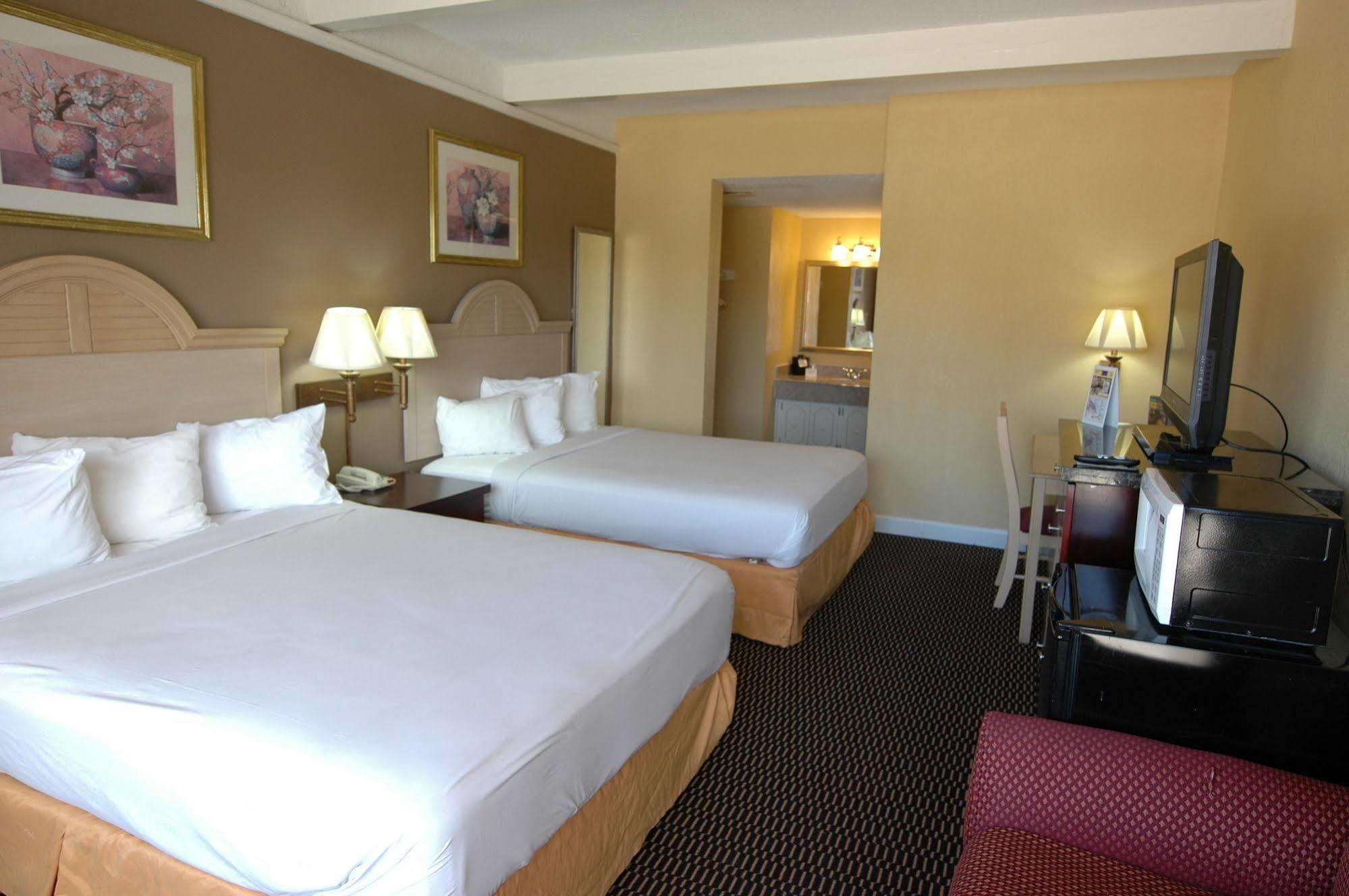 Ambassadors Inn & Suites Virginia Beach Exterior photo