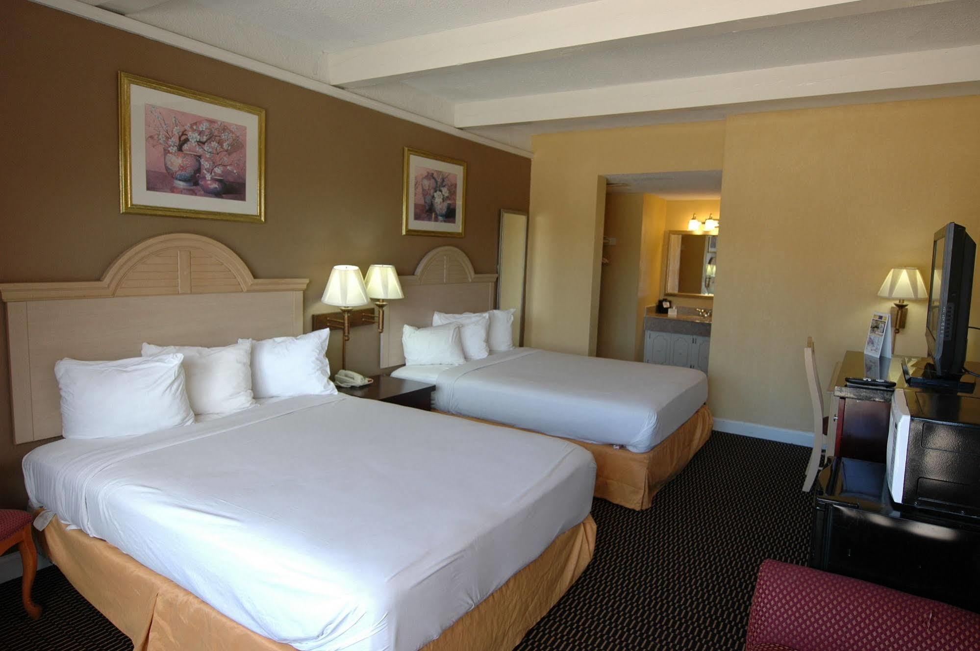 Ambassadors Inn & Suites Virginia Beach Exterior photo