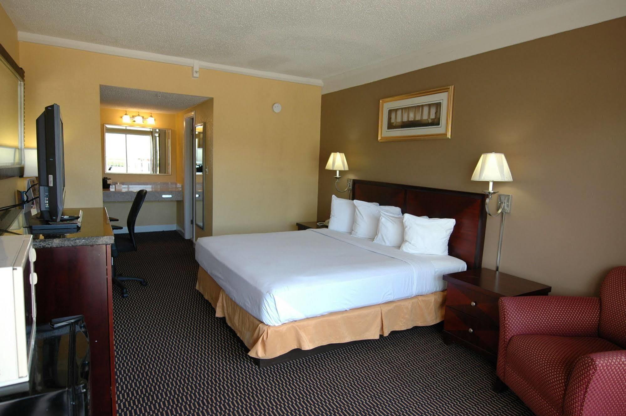 Ambassadors Inn & Suites Virginia Beach Exterior photo