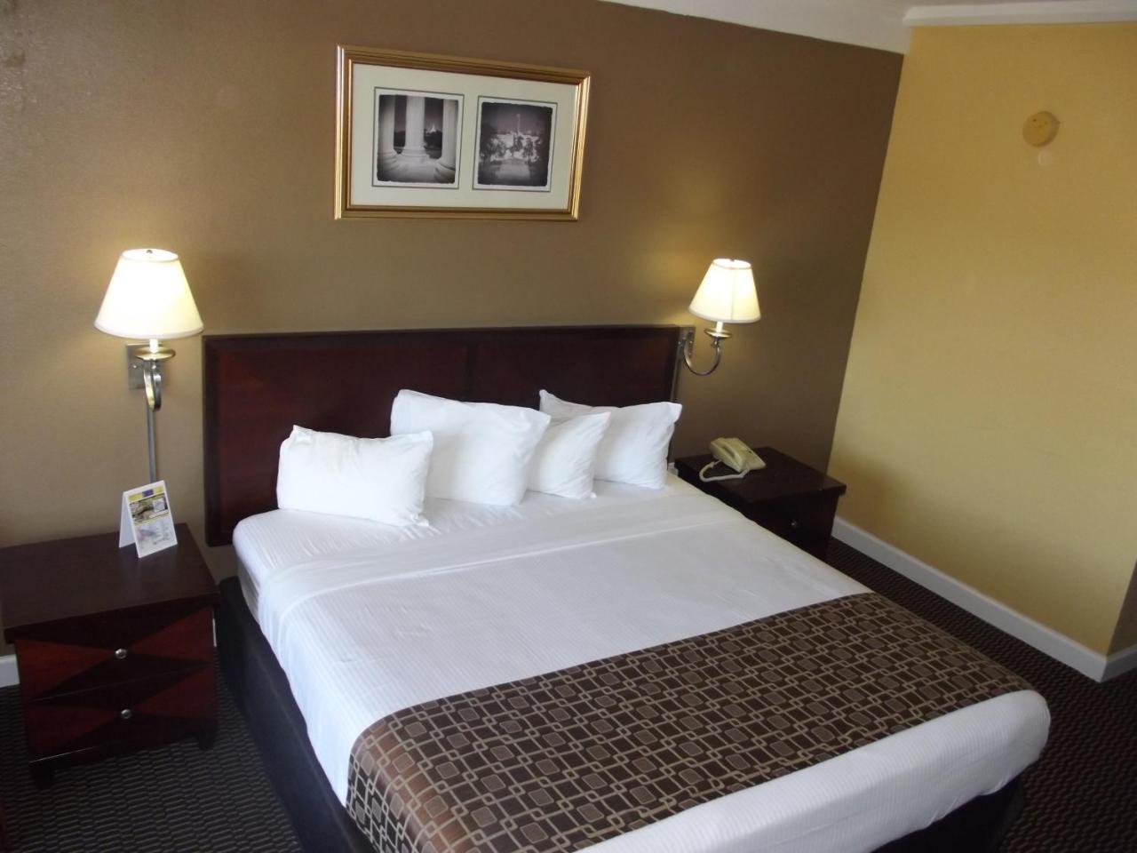 Ambassadors Inn & Suites Virginia Beach Exterior photo