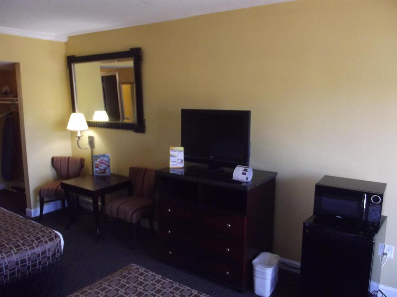 Ambassadors Inn & Suites Virginia Beach Exterior photo