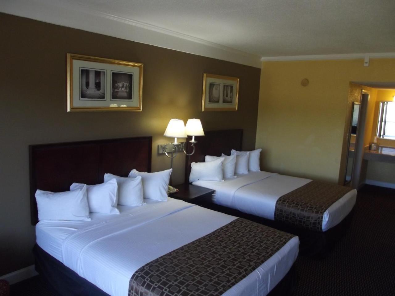 Ambassadors Inn & Suites Virginia Beach Exterior photo