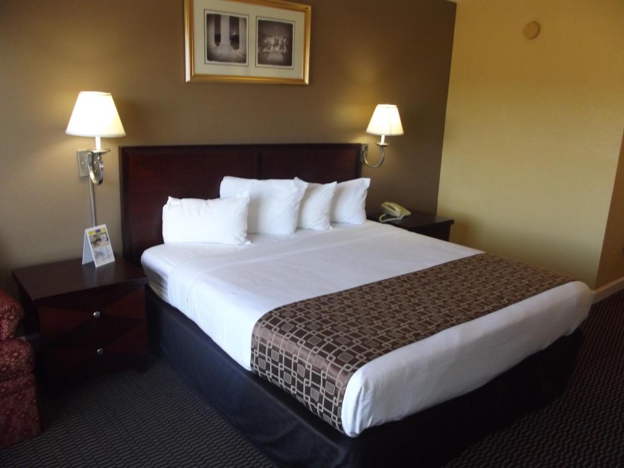 Ambassadors Inn & Suites Virginia Beach Exterior photo