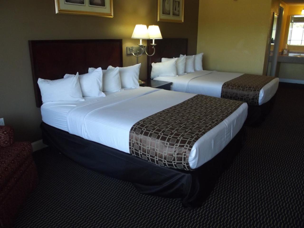 Ambassadors Inn & Suites Virginia Beach Exterior photo