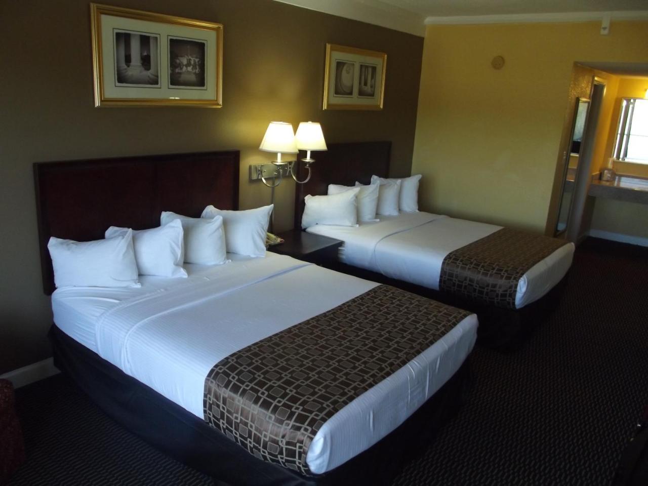 Ambassadors Inn & Suites Virginia Beach Exterior photo