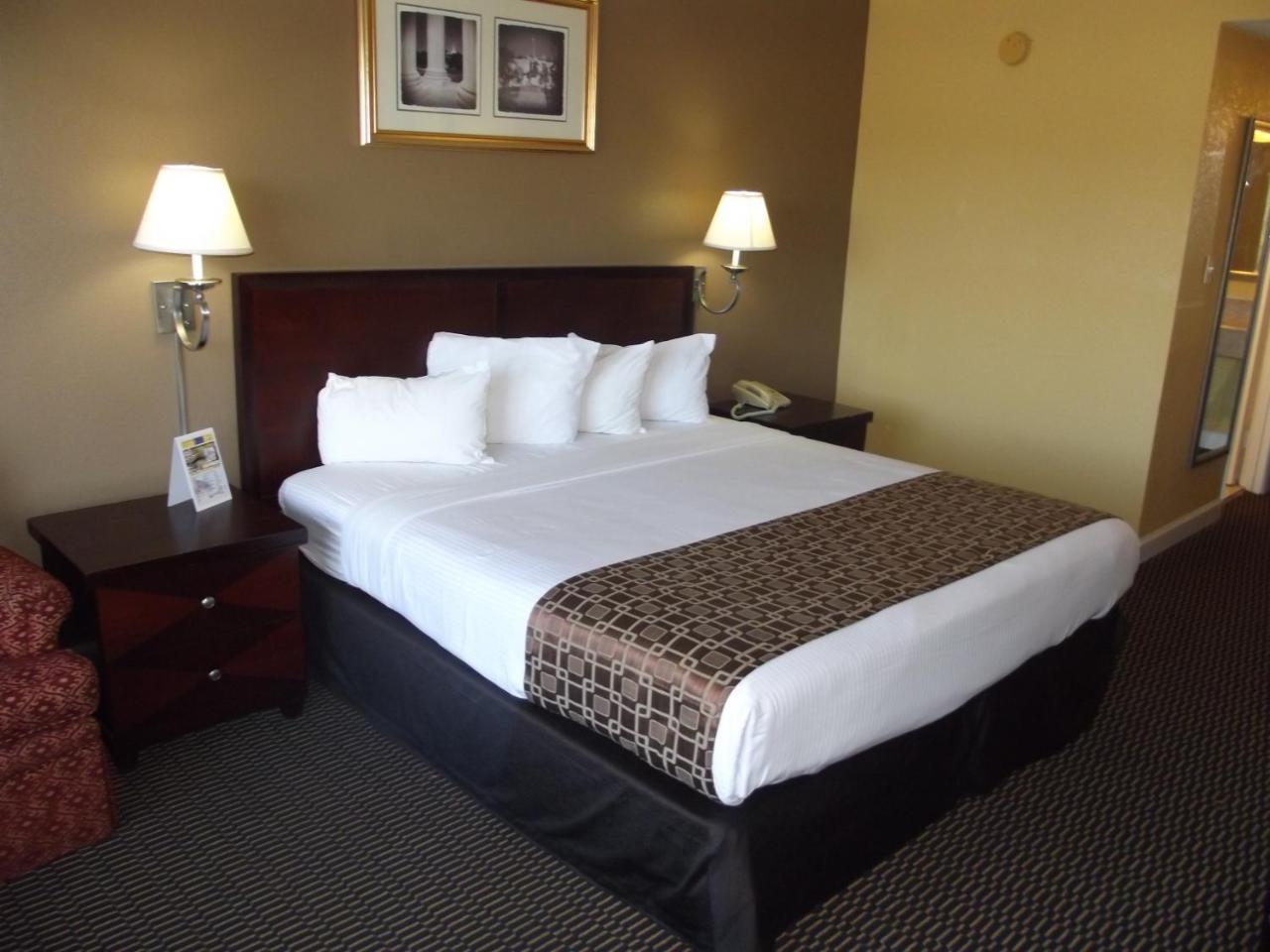 Ambassadors Inn & Suites Virginia Beach Exterior photo