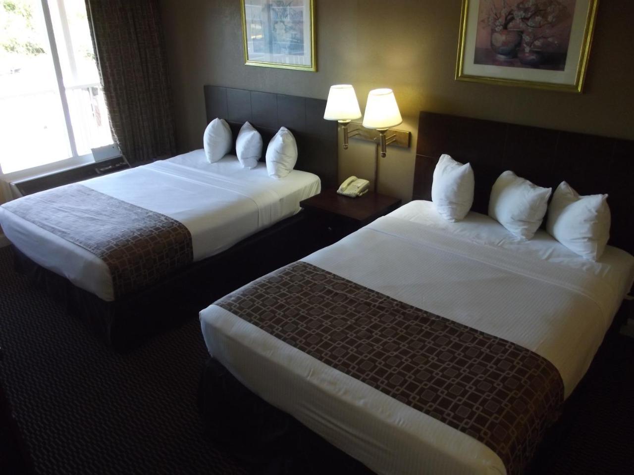 Ambassadors Inn & Suites Virginia Beach Exterior photo
