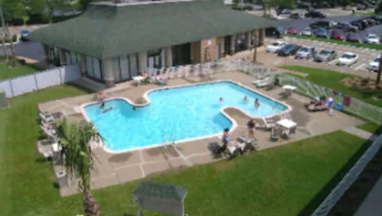 Ambassadors Inn & Suites Virginia Beach Exterior photo