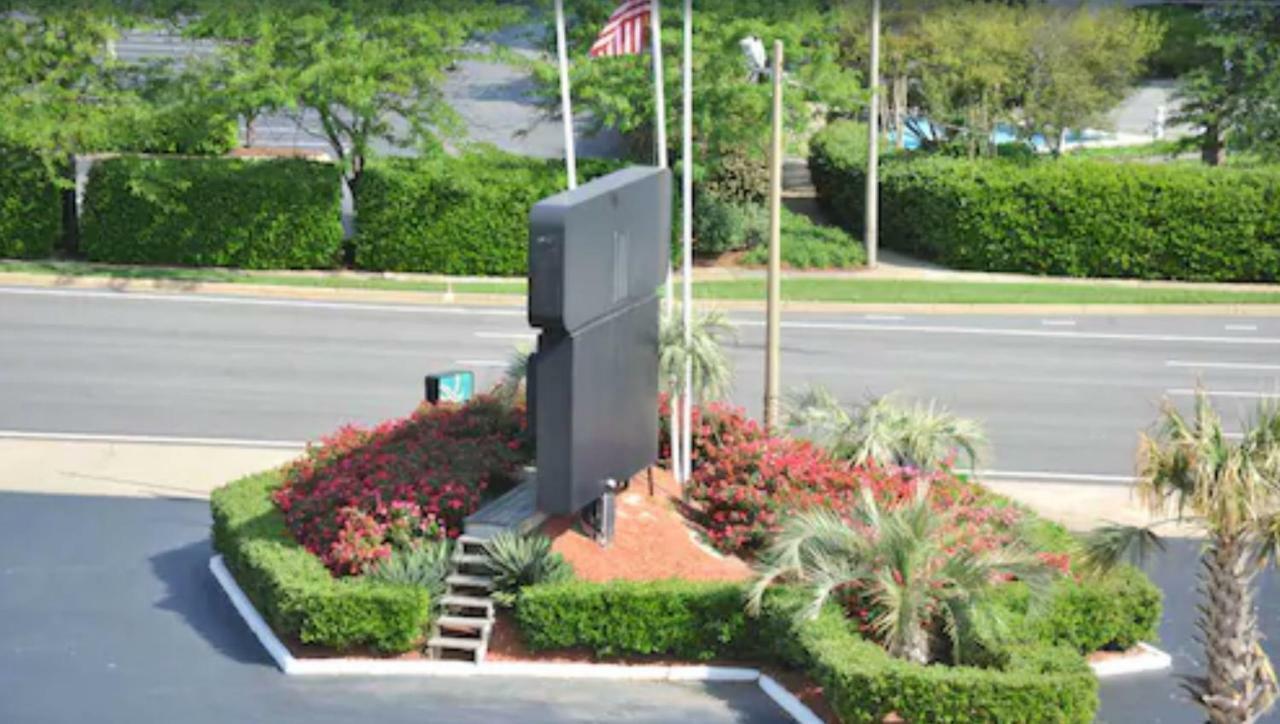 Ambassadors Inn & Suites Virginia Beach Exterior photo